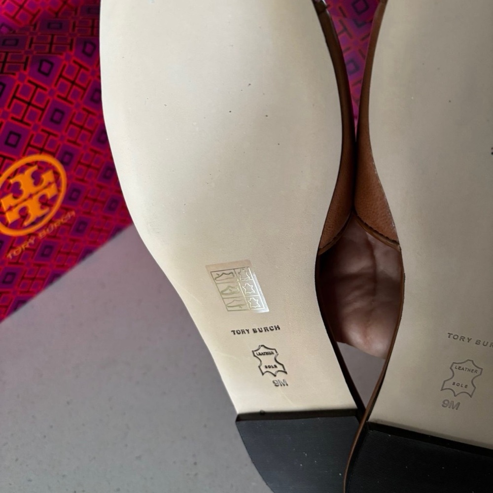 NEW Tory Burch Tan Leather Slide Sandals with Gold Logo Accent, size 9 - Picture 2 of 2